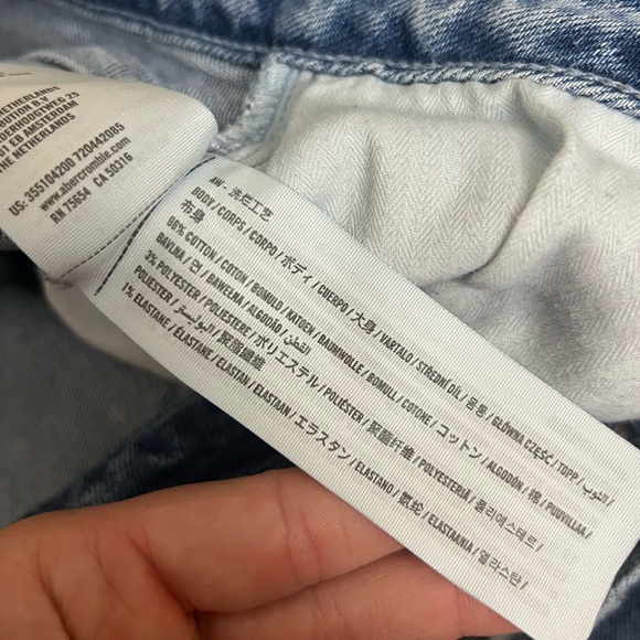 Hollister Curvy Ultra High Rise Vintage Straight Distressed Jeans Size 34 / 19S - Picture 14 of 15